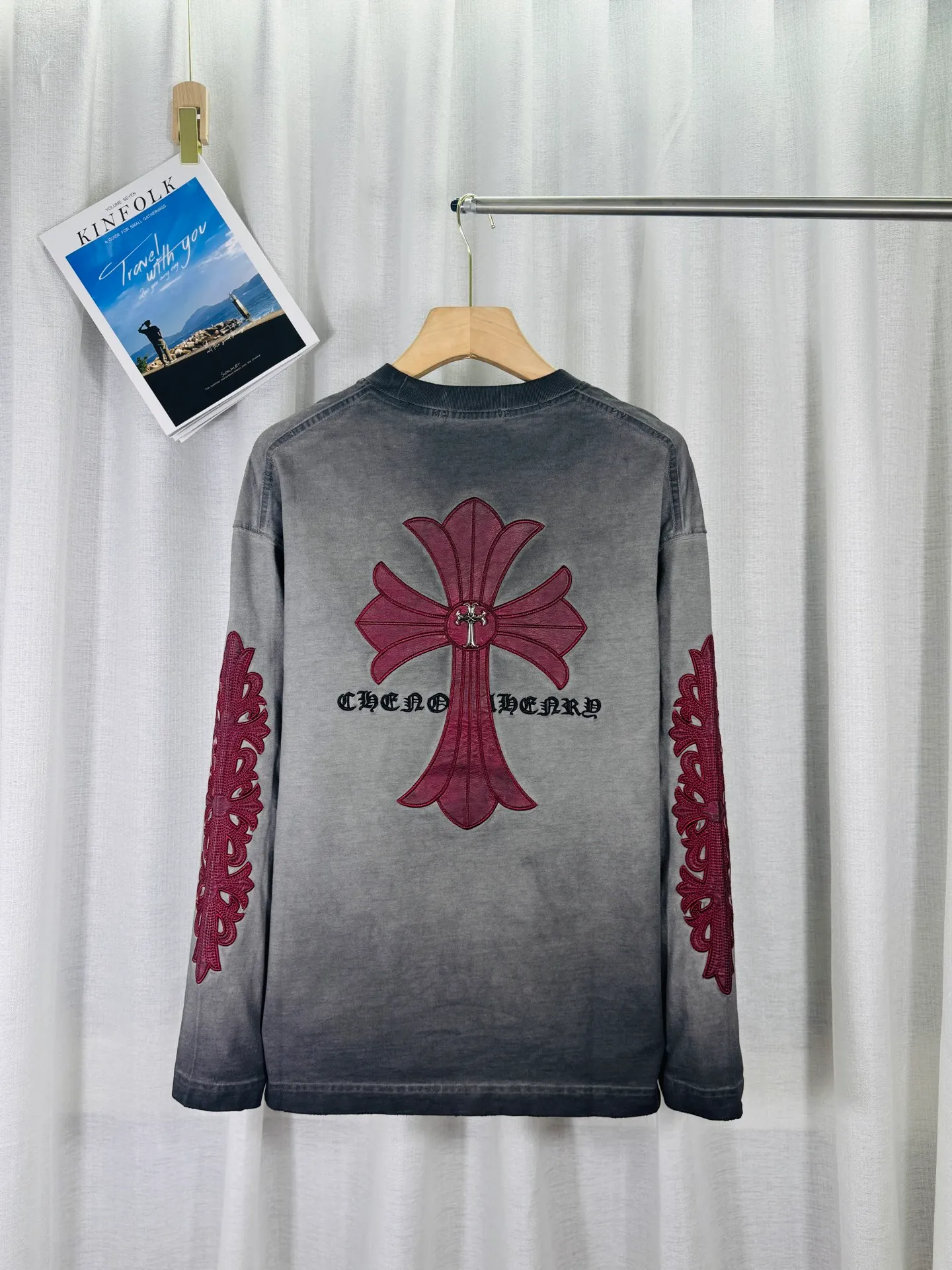 P260 ch high version Chrome Hearts 2025 new autumn and winter cross patch washed spray horse slip leather long-sleeved T-shirt, fabric: 26 double yarns, 320 grams weight, Angora red thread weaving, heavy wash water ➕ fried color + spray horse slip printing process: patch embroidery, secondary color spray horse slip process Color: charcoal gray Size: S M L XL Style number: 5176